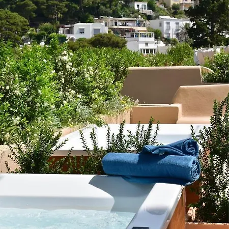Lia Otel Capri