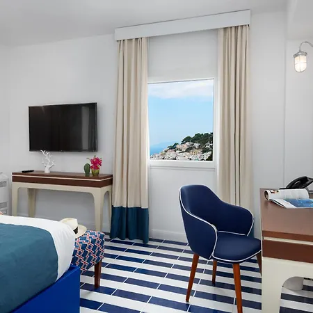 Lia מלון קאפרי