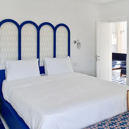 Lia Otel